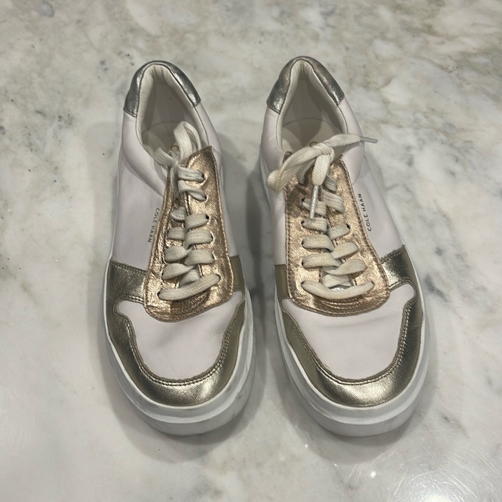 Cole Haahn  leather tennis shoes.